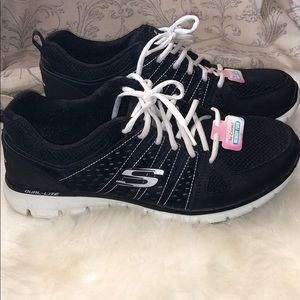 Sketchers Memory foam shoes size 9 women’s